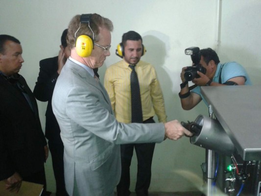 Honduras: EEUU dona $780,000 para equipo y capacitación de Medicina Forense