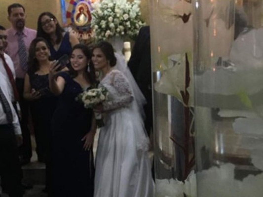 Las fotografías que dejó la boda entre Carlo Costly y Karen 'Tita' Torres