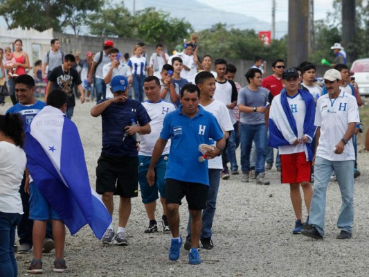 Honduras: Aficionados comienzan a llegar al estadio Olímpico