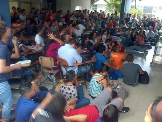 El Honduras-Ecuador paraliza Tegucigalpa