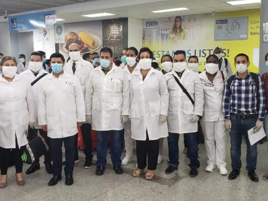 EN FOTOS: La llegada de médicos cubanos que combatirán Covid-19 en Honduras