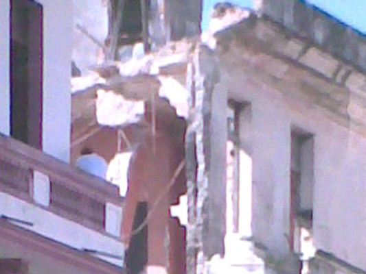 Tres muertos al desplomarse edificio en La Habana