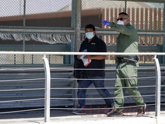 Las imágenes que el gobierno Biden ha intentado ocultar de migrantes en la frontera