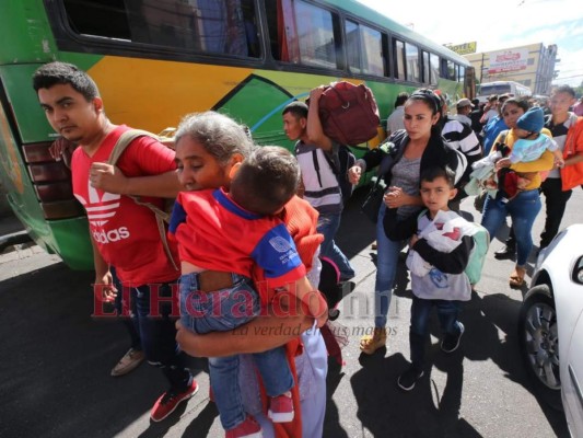 Viajeros comienzan a abandonar la capital para celebrar fiestas navideñas