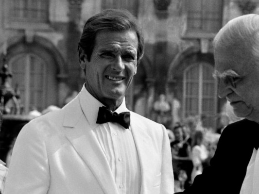 Roger Moore el primero de los seis Bond' en morir