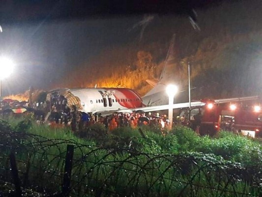 Al menos 14 muertos y 15 heridos en accidente de avión en India&nbsp;&nbsp;