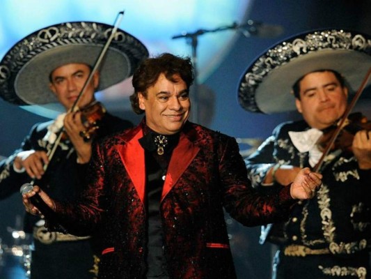 Latinoamérica lamenta y llora la muerte de Juan Gabriel, 'El Divo de Juárez'