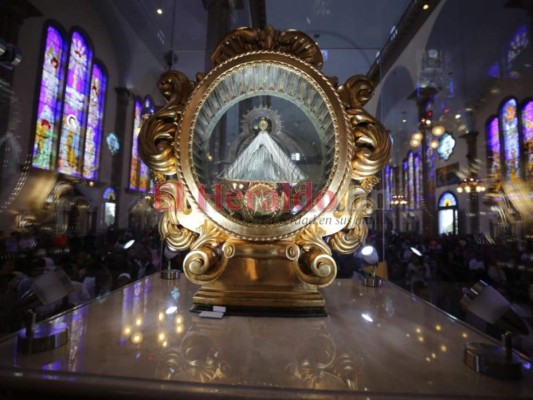 Con devoción y alegría, feligreses empiezan a llegar a la Basílica de Suyapa