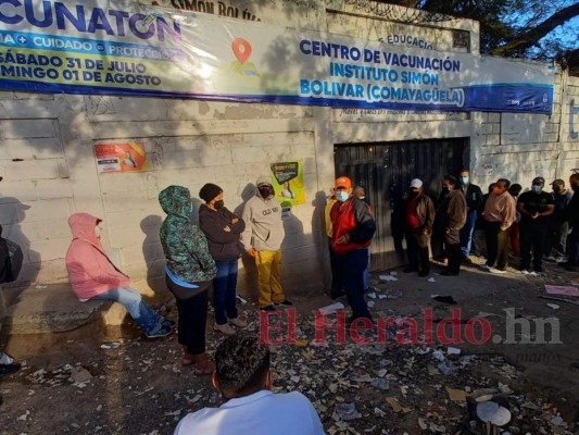Con mascotas, aglomerados y estrenado sistema biométrico: Curiosidades del proceso electoral (FOTOS)