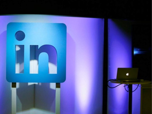 LinkedIn será reemplazado en China por InJobs, una plataforma que tendrá algunas de las herramientas de desarrollo profesional que LinkedIn ofrecía. Foto: AP