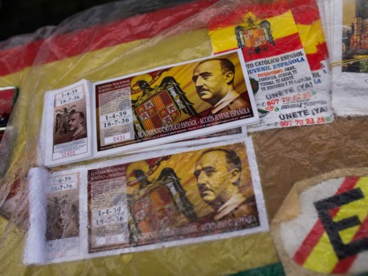 Nostálgicos del franquismo realizan acto en Madrid