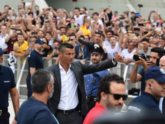 Así fue el recibimiento a Cristiano Ronaldo de los hinchas del Juventus