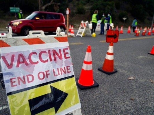 EEUU no arrestará a inmigrantes en centros de vacunación