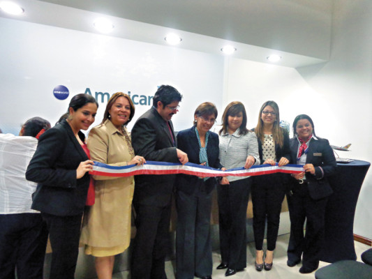 American abre centro de atención