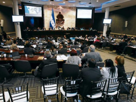 Unos 297.7 millones de lempiras ha erogado el CN en pagar salarios