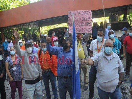 Fotos: Empleados de Hondutel se toman oficina principal para exigir pagos atrasados