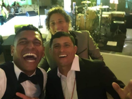 Las fotografías que dejó la boda entre Carlo Costly y Karen 'Tita' Torres