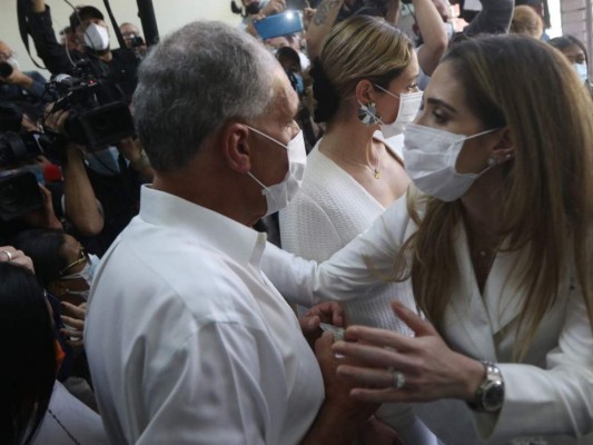 Esposas, hijas y madre: ellas acompañaron a votar a los candidatos presidenciales