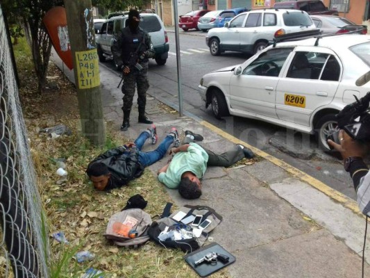 Caen asaltantes a bordo de un taxi en la capital de Honduras