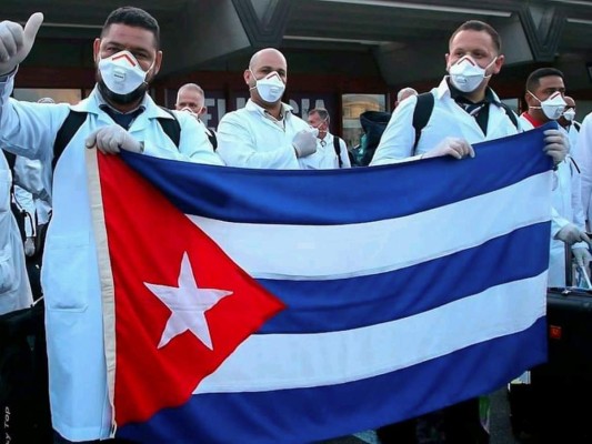 EN FOTOS: La llegada de médicos cubanos que combatirán Covid-19 en Honduras