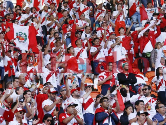 Así es el ambiente en el partido entre Perú vs Dinamarca en el Mundial Rusia 2018