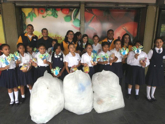 Paiz refuerza la formación de los alumnos con reciclaje