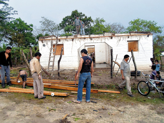 Unas 50 viviendas quedan sin techo por vendaval