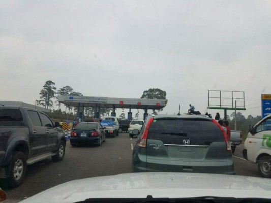 Transportistas de carga pesada se toman las casetas de peaje en Comayagua