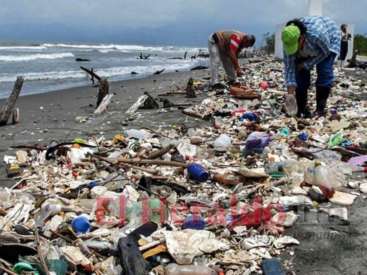 Guatemala no ha controlado el flujo de desechos a playas de Honduras