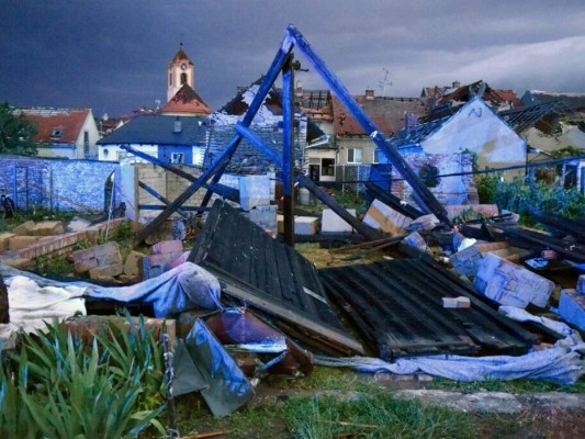 República Checa: 3 muertros, cientos de heridos por tornado&nbsp;&nbsp;