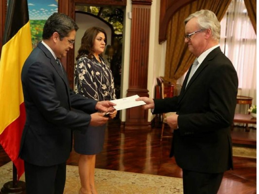 Embajadores de Canadá, Nicaragua, Egipto y Reino Unido presentan cartas credenciales al presidente Juan Orlando Hernández