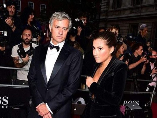 La hija de José Mourinho y su escote de infarto