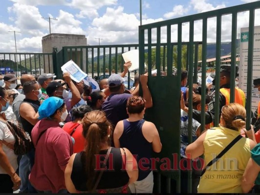 El miércoles hubo protestas por la falta de vacunas en varios puestos de la capital de Honduras. Foto: Marvin Salgado/David Romero/El Heraldo