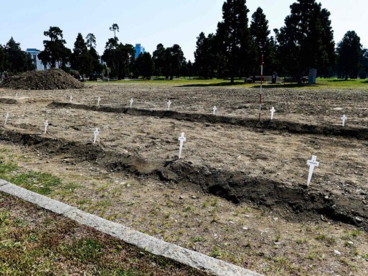 Dramático entierro de víctimas del Covid-19 que nadie reclama en Milán (FOTOS)