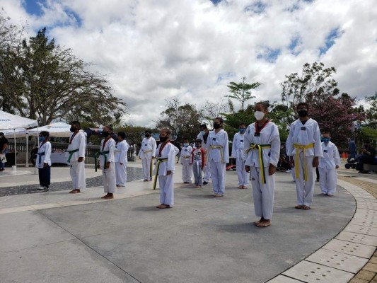 Música, emprendimientos y juegos, capitalinos se relajan al aire libre en el cerro Juana Laínez&nbsp;&nbsp;