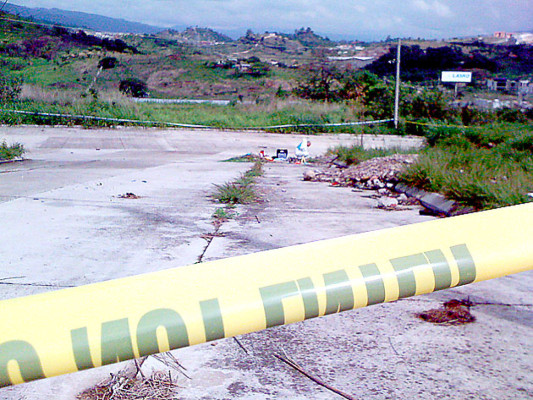 Investigadores retornan a escena del crimen de Villatoro