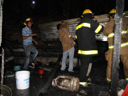 Hermanitos mueren al incendiarse su casa