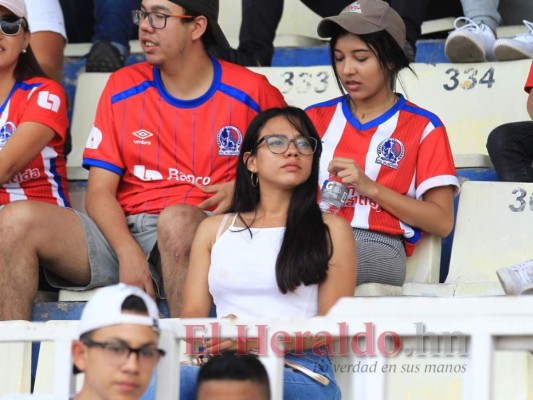 Fotos: Las bellas aficionadas que engalanan el clásico capitalino