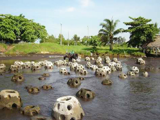 Guatemala coloca arrecifes artificiales en el Pacífico