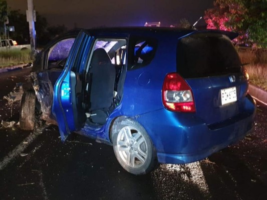 FOTOS: Los destrozos del fatal accidente que dejó un muerto en el anillo periférico