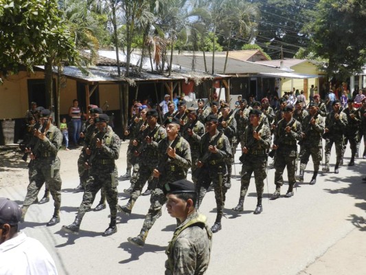 Honduras: Concurrido desfile durante el inicio de feria patronal