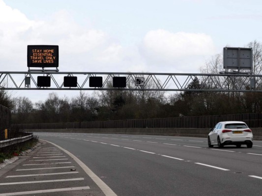 FOTOS: Puertas cerradas, calles desoladas y un silencio fantasmal ante encierro del mundo