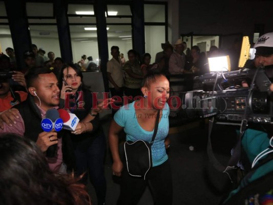 FOTOS: La desesperación de familiares tras motín en Renaciendo