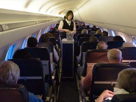 Despiden a dos policías expulsar a un pasajero de un vuelo de United&nbsp;&nbsp;