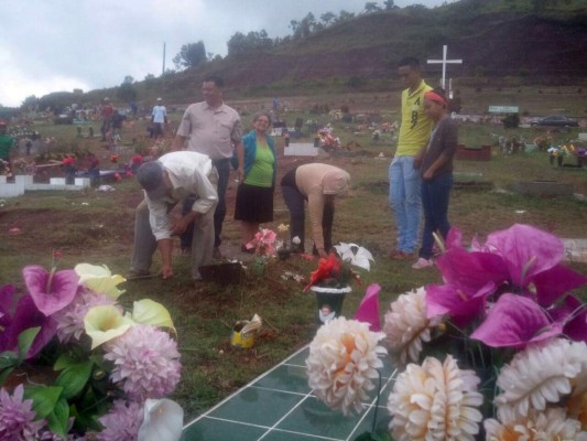 Honduras: Capitalinos recuerdan a sus muertos en el Día de los Santos