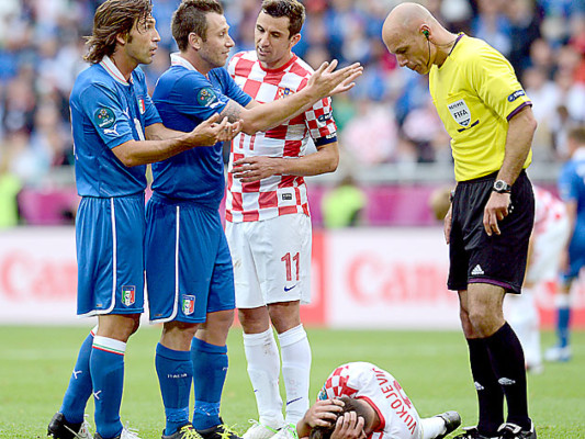 Italia y Croacia empatan 1-1 y dejan el grupo C abierto