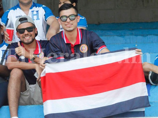 Los ticos ya están animando a su Tricolor en el Morazán
