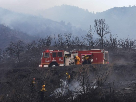 Las imágenes más impactantes del incendio Bobcat que arrasa California