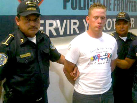 En la cárcel seguirá cobrador de bus detenido con $70 mil