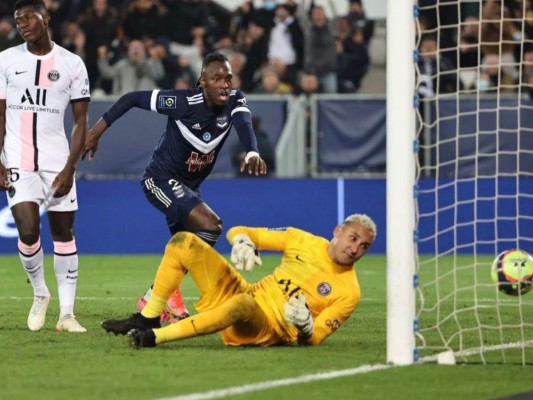VIDEO: Alberth Elis anota un golazo al PSG de Neymar y Mbappé